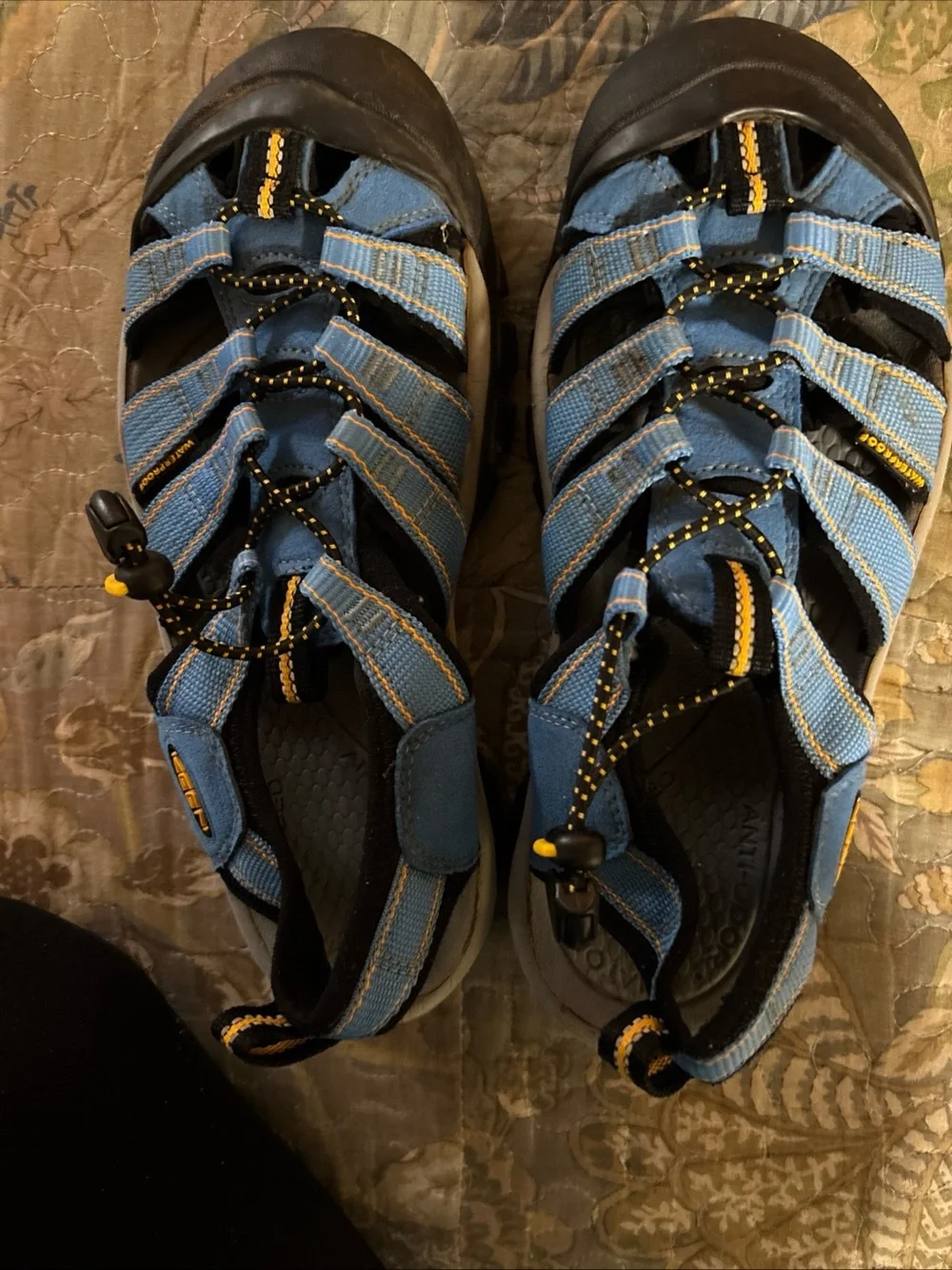 Women’s Keen Size 7 Outdoor Sandals with Protective Toe Blue with Yellow accents
